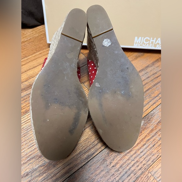 Michael Kors - red polka dot sling back, peep toe, wedge - size 6 - Picture 5 of 6